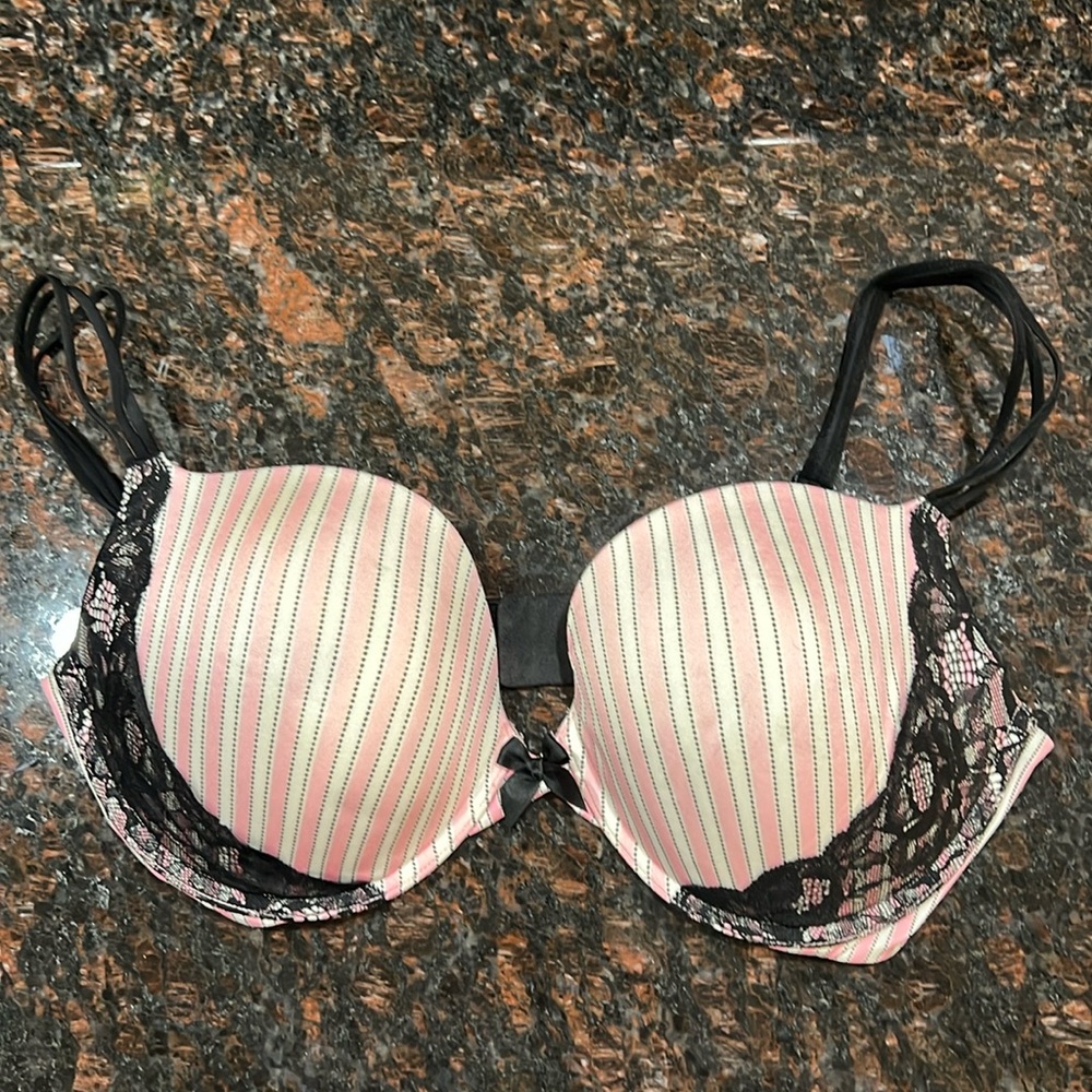 Victoria’s Secret 36DD Bra